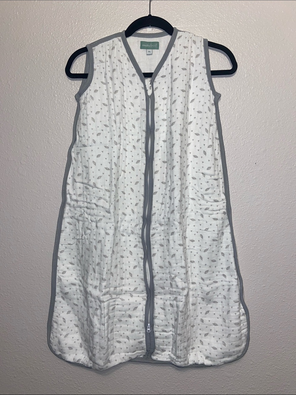White & gray wearable blanket, Size XL